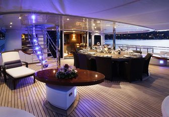 alfresco dining on the upper deck aft of luxury yacht Talisman Maiton