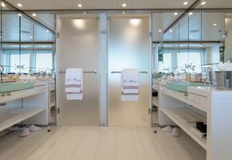 en-suite bathroom on board luxury yacht La Mirage 