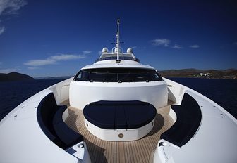 lounging areas on foredeck of motor yacht ‘Barracuda Red Sea’ 