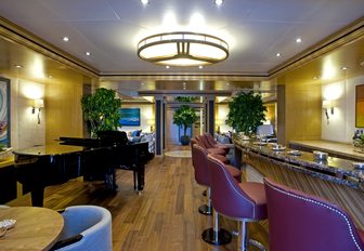piano and bar in the main salon of charter yacht ‘Indian Empress’ 