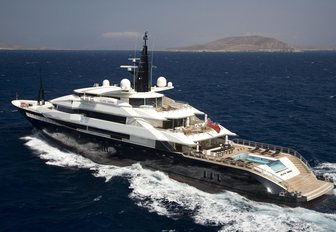 charter yacht Alfa Nero underway on Caribbean yachting vacation