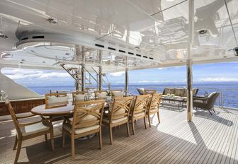 alfresco dining on board motor yacht Silver Lining