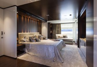 sophisticated master suite on board charter yacht ‘Lucky Me’ 