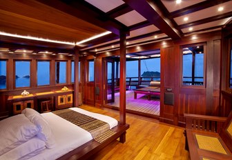upper deck master suite with private terrace on board luxury phinisi Dunia Baru’ 