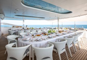 expansive alfresco dining area on board luxury yacht ‘Moonlight II’ 