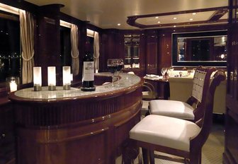 One of the bars featured on board M/Y ENCHANTRESS