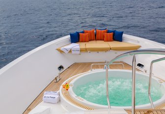 Jacuzzi on the foredeck of superyacht Chasing Daylight 