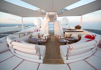lounging area on the sundeck aboard charter yacht AXIOMA 