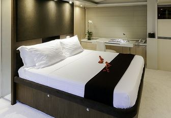 master suite on board luxury yacht LIONSHARE 