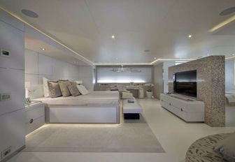 The master suite of luxury yacht 'Light Holic'
