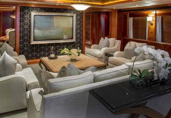 classically furnished main salon aboard motor yacht UNBRIDLED 