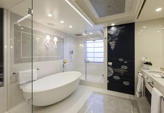 en-suite bathroom with a bath tub on board charter yacht Quinta Essentia