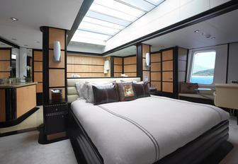 skylight above the bed in the master suite aboard charter yacht HARLE 