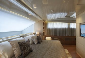 master suite aboard charter yacht INDIGO 