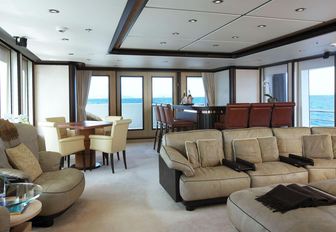 The neutral and stylish main salon of luxury yacht Harle