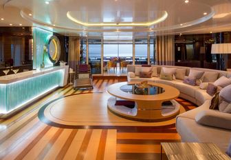 The upper salon of motor yacht ELYSIAN