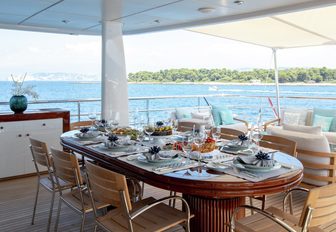 alfresco dining on the upper deck aft of luxury yacht La Mirage 