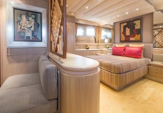 full-beam master suite aboard charter yacht ‘Cheetah Moon’ 