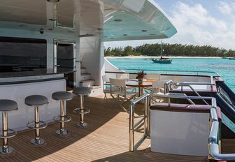 Alfresco bar and intimate seating area on main deck aft of motor yacht M3