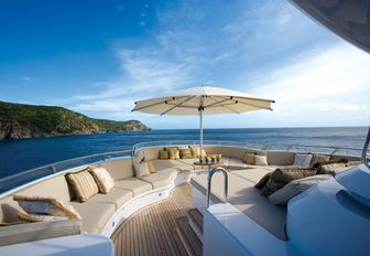 sunpads and built-in seating on board luxury yacht UTOPIA 