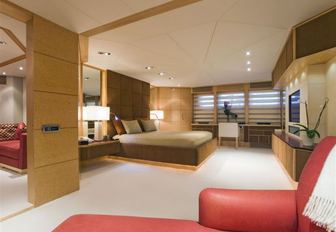 full-beam master suite on board motor yacht Deep Blue II