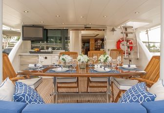 Aft dining area, Restless yacht