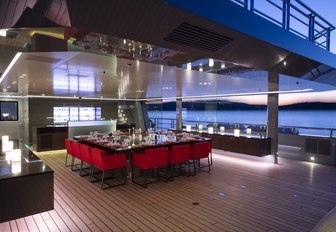 winter garden and alfresco dining on bold yacht