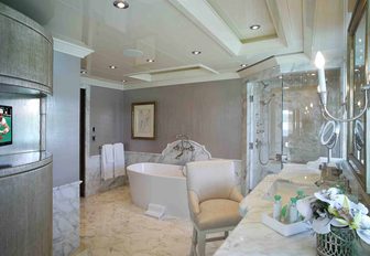 Master en suite on board charter yacht INVICTUS