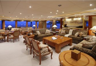 spacious main salon aboard luxury yacht ‘Capri I’