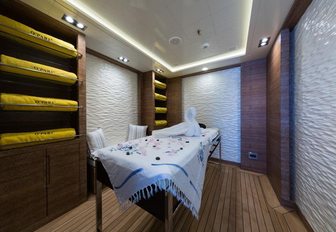 The massage table on board superyacht O'PARI 3