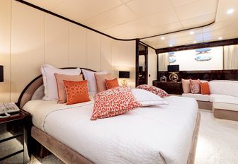 VIP cabin on motor yacht HEMILEA