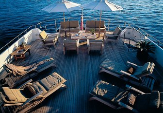 Superyacht LIONSHARE aft deck hang out area
