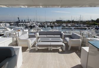outdoor lounge aboard motor yacht ‘I Sea’ 
