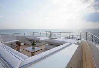 seating and Jacuzzi on the foredeck of superyacht SKYLER 