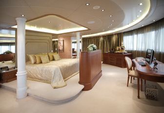 lavish master suite on board motor yacht ‘Moonlight II’ 