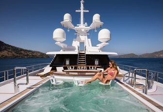The spa pool featured on board superyacht AXIOMA