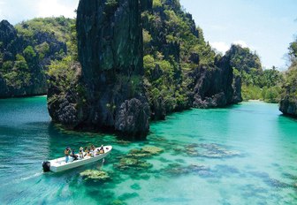 tender cruises through the beautiful waters of Palawan, the Philippines