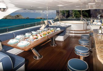 alfresco dining and bar on sundeck of charter yacht ‘Lady Joy’ 