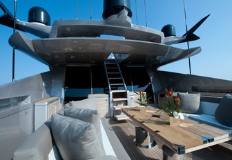 alfresco dining area on the aft deck of motor yacht IZUMI 