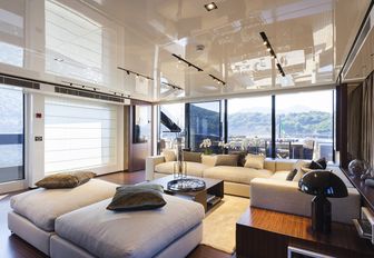 intimate skylounge with large windows on board motor yacht ‘Lucky Me’ 