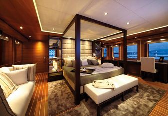 Master suite on board motor yacht 'Zaliv II'