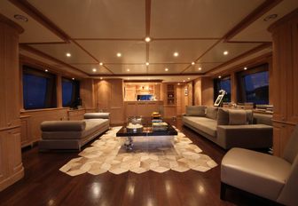 laid back skylounge with sofas and bar on board motor yacht ‘African Queen’ 