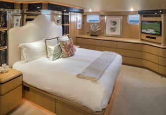 master suite aboard charter yacht ‘Kelly Anne’ 
