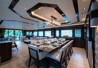 dining area on yacht w