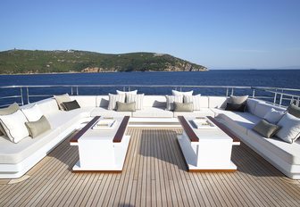 Superyacht HONOR seating area aft deck