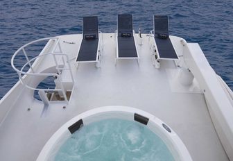 sun loungers line up aft of Jacuzzi on the flybridge of charter yacht ‘Kelly Anne’ 