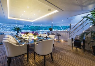 alfresco dining set up round rectangular table aboard motor yacht 11-11