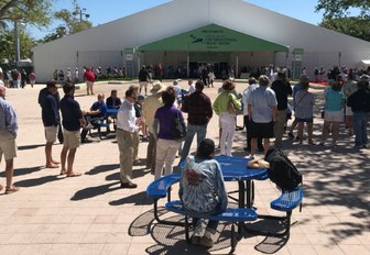 throngs of visitors queue up to enter the Palm Beach Boat Show 2018