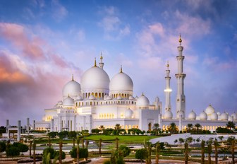 Sheikh Zayed Grand Mosque in Abu Dhabi as the sun begins to set