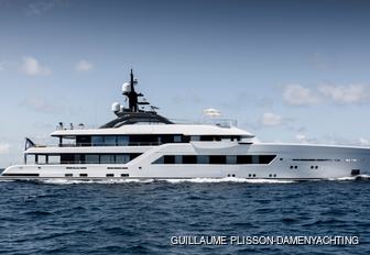 Charter yacht ENTOURAGE at sea
